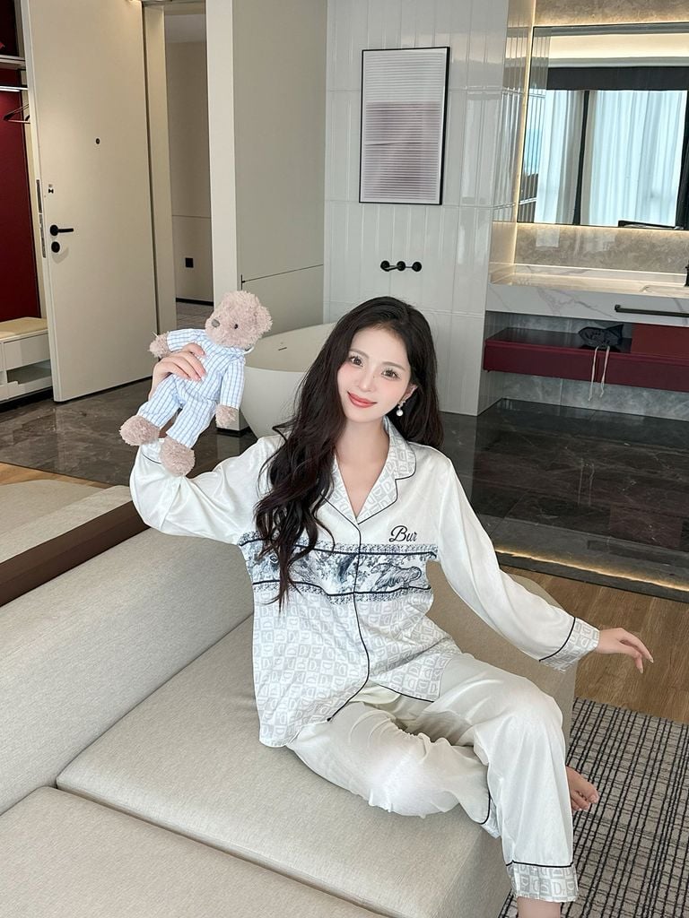 Đồ bộ ngủ nữ pyjama lụa vân xước Shury Store Home Wear TD46 tay dài quần dài màu trắng size 45-75kg
