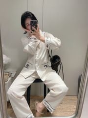 Bộ Pyjama Lụa Vân Xước Trắng Viền Đen Thêu Logo Sang Trọng Shury Store Home Wear TD15 Size M L XL