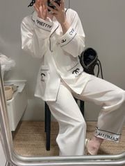 Bộ Pyjama Lụa Vân Xước Trắng Viền Đen Thêu Logo Sang Trọng Shury Store Home Wear TD15 Size M L XL