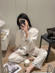 Bộ Pyjama Lụa Vân Xước Trắng Viền Đen Thêu Logo Sang Trọng Shury Store Home Wear TD15 Size M L XL