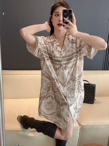 Váy Ngủ Sơ Mi Lụa Băng Freesize Dáng Dài SM49 – Shury Store Home Wear – Chất Lụa Mịn Mát Cao Cấp