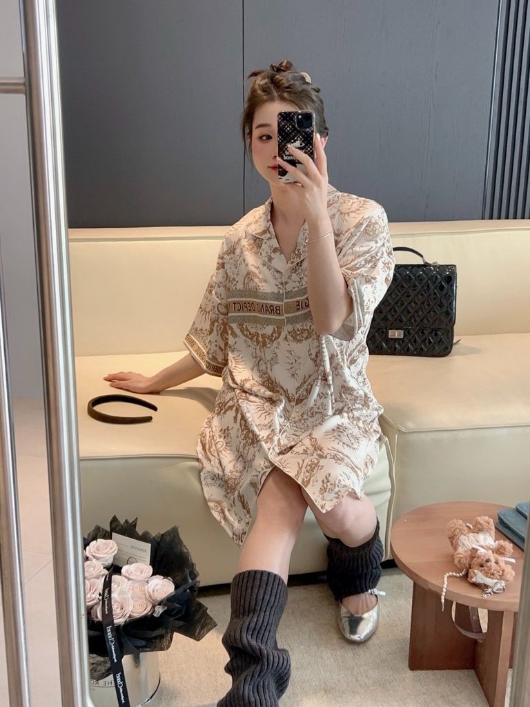 Váy Ngủ Sơ Mi Lụa Băng Freesize Dáng Dài SM49 – Shury Store Home Wear – Chất Lụa Mịn Mát Cao Cấp