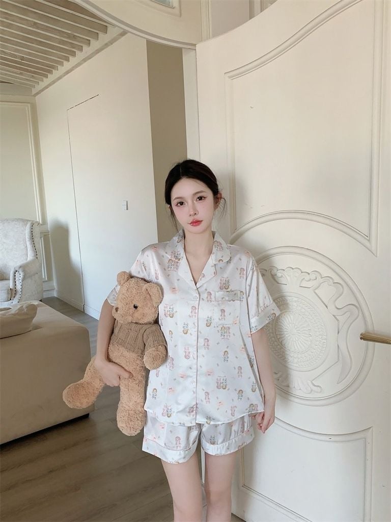 Pyjama lụa tay ngắn quần short họa tiết gấu hoạt hình NT23 Shury Store Home Wear đồ ngủ cute