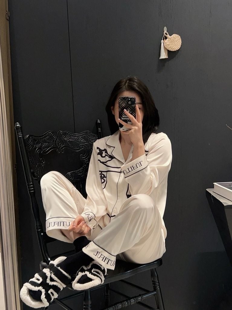 Bộ đồ ngủ đôi DD68 lụa băng tay dài quần dài Shury Store Home Wear Pyjama couple sang trọng mềm mát