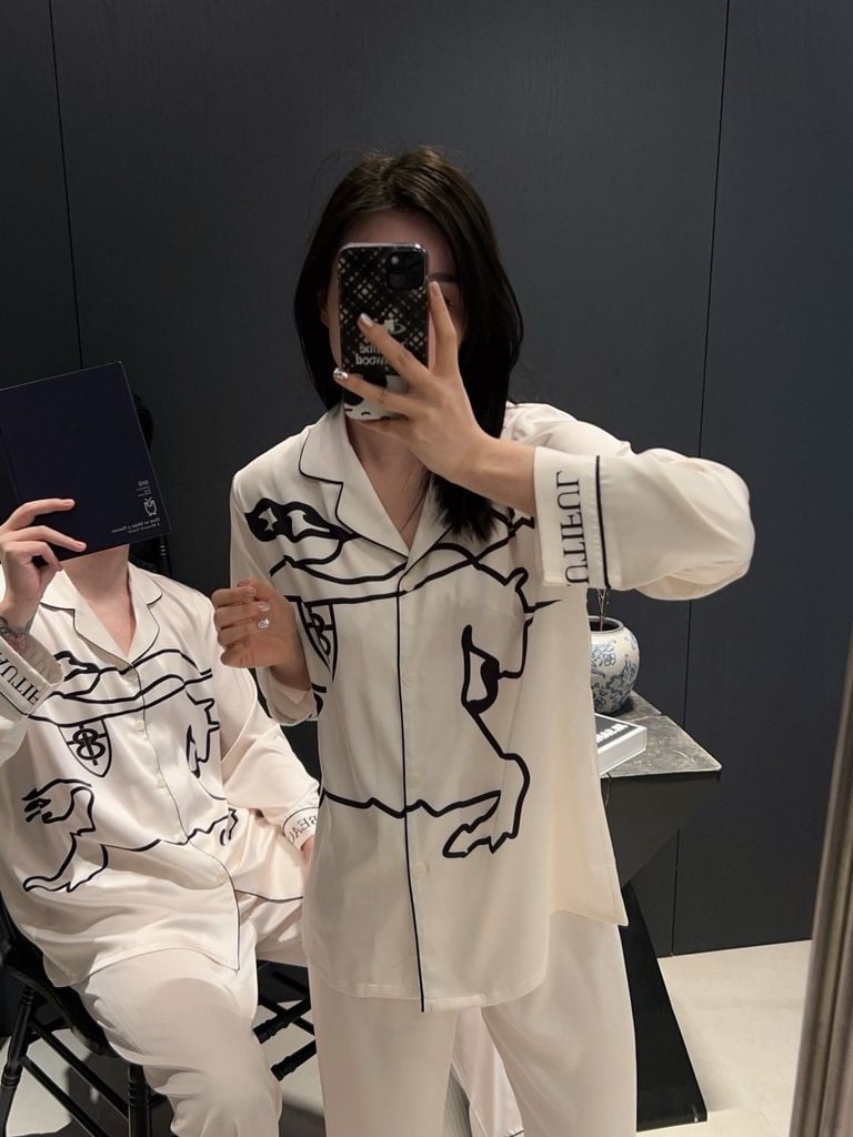 Bộ đồ ngủ đôi DD68 lụa băng tay dài quần dài Shury Store Home Wear Pyjama couple sang trọng mềm mát