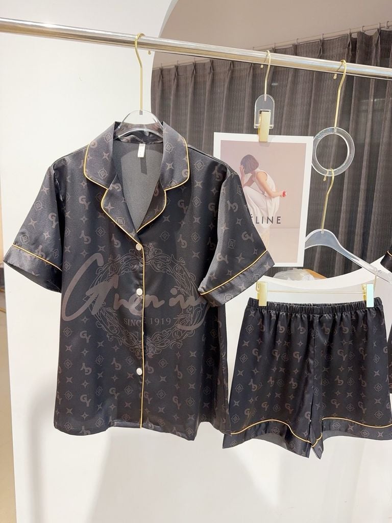 Bộ đồ ngủ pyjama couple lụa băng tay ngắn quần ngắn Shury Store Home Wear CTN21 nâu họa tiết mềm mịn