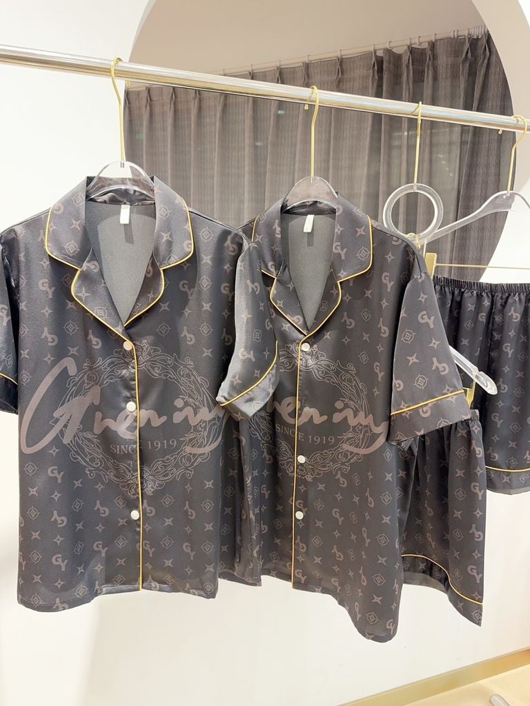 Bộ đồ ngủ pyjama couple lụa băng tay ngắn quần ngắn Shury Store Home Wear CTN21 nâu họa tiết mềm mịn