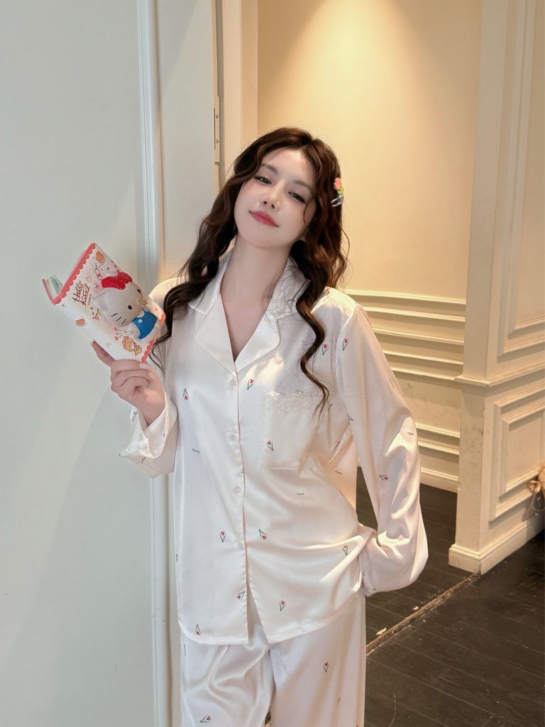 Pyjama Lụa Băng TD25 Shury Store Home Wear Bộ đồ ngủ lụa băng tay dài ren họa tiết hoa nền trắng kem