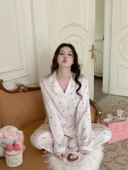 Bộ Pyjama Lụa Băng TD51 Shury Store Home Wear Họa Tiết Nơ Xinh Nền Trắng Kem Sang Trọng Size M L XL