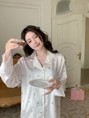 Bộ Pyjama Lụa Băng TD51 Shury Store Home Wear Họa Tiết Nơ Xinh Nền Trắng Kem Sang Trọng Size M L XL
