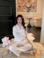Bộ Pyjama Lụa Băng TD33 Shury Store Home Wear Họa Tiết Trái Dâu Xinh Xắn Nền Trắng Kem, Form Dài