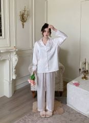 Bộ Pyjama Lụa Băng TD33 Shury Store Home Wear Họa Tiết Trái Dâu Xinh Xắn Nền Trắng Kem, Form Dài