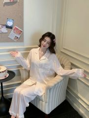 Bộ đồ ngủ lụa băng cao cấp họa tiết bi tím Shury Store Home Wear TD50 Pyjama dài tay trắng kem