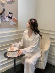 Bộ đồ ngủ lụa băng cao cấp họa tiết bi tím Shury Store Home Wear TD50 Pyjama dài tay trắng kem