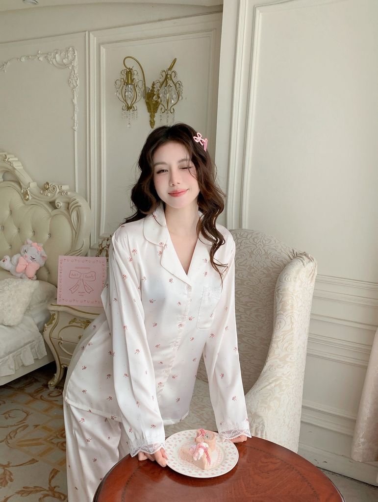 Bộ Pyjama Lụa Băng Họa Tiết Nơ Trắng Kem TD09 Shury Store Home Wear Lụa Mềm Mát Mặc Nhà Cao Cấp