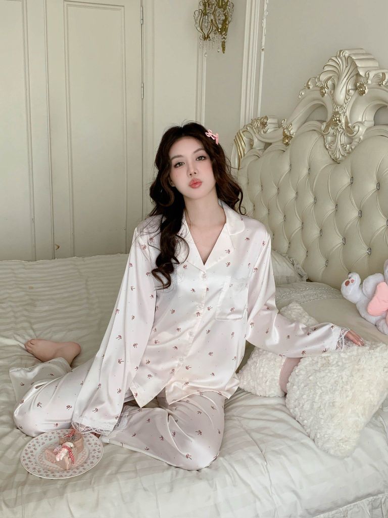 Bộ Pyjama Lụa Băng Họa Tiết Nơ Trắng Kem TD09 Shury Store Home Wear Lụa Mềm Mát Mặc Nhà Cao Cấp