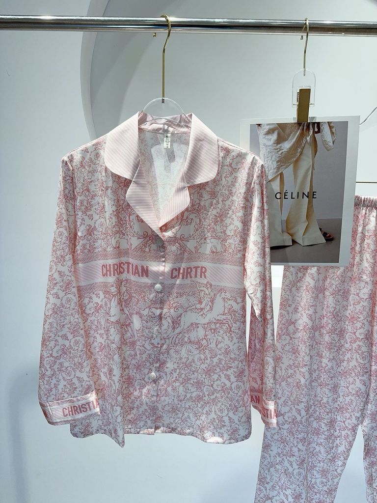 Bộ đồ ngủ TD36 lụa băng Shury Store Home Wear họa tiết hoa văn cổ điển màu hồng nhẹ nhàng sang trọng