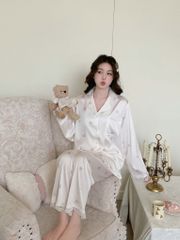 Bộ đồ ngủ TD38 lụa băng Shury Store Home Wear Pyjama dài tay họa tiết trái tim gấu nền trắng kem