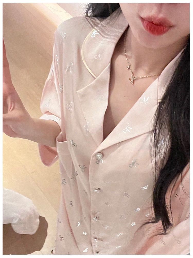 Váy ngủ lụa sơmi SM53 Shury Store Home Wear freesize ép kim bạc hình nơ màu hồng xanh nhẹ nhàng sang