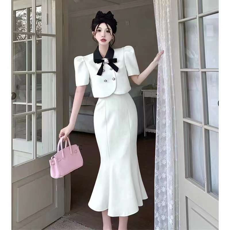 Set Trắng Cổ Đen Kèm Nơ