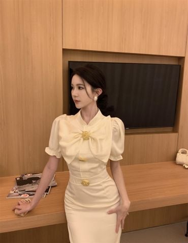 Đầm Kem Nơ Nút Vàng To