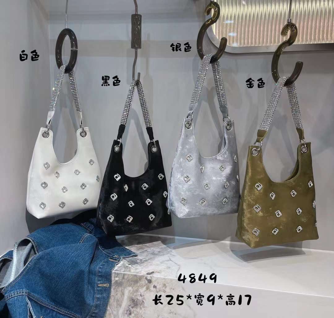 Túi chữ A Nhung Dây Đá 4849