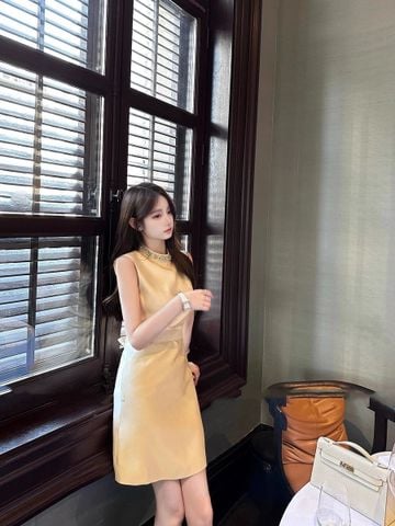 Đầm Kem Cổ Đính Đá