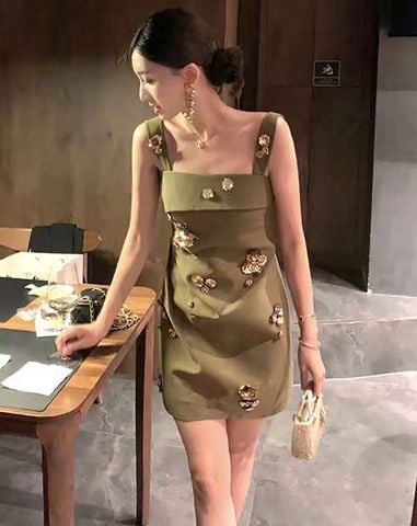 Đầm Xanh Rêu Đính Hoa Vàng