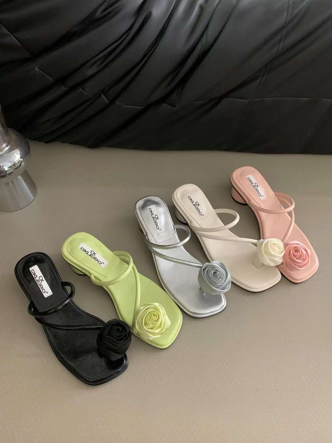 Dép Dây Xỏ Ngón Hoa Hồng A200