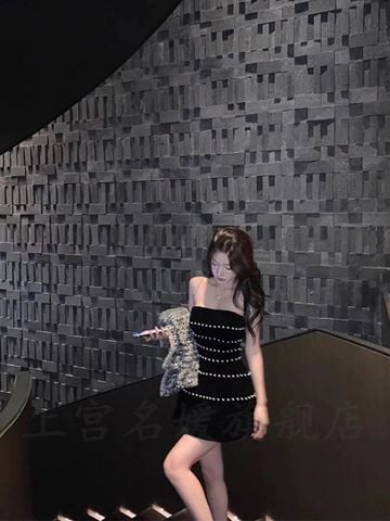 Đầm Nhung Ống Đen