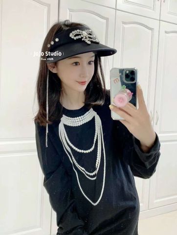 Nón Trống Trên Nơ Đá