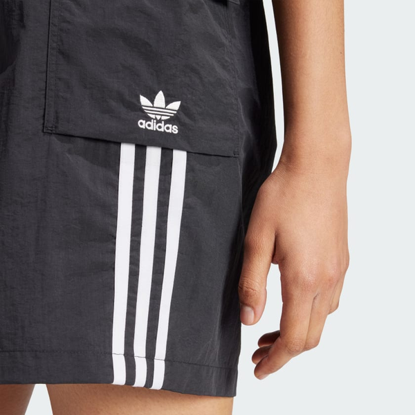  Quần short adidas Adicolor Cargo Nữ - JH1077 