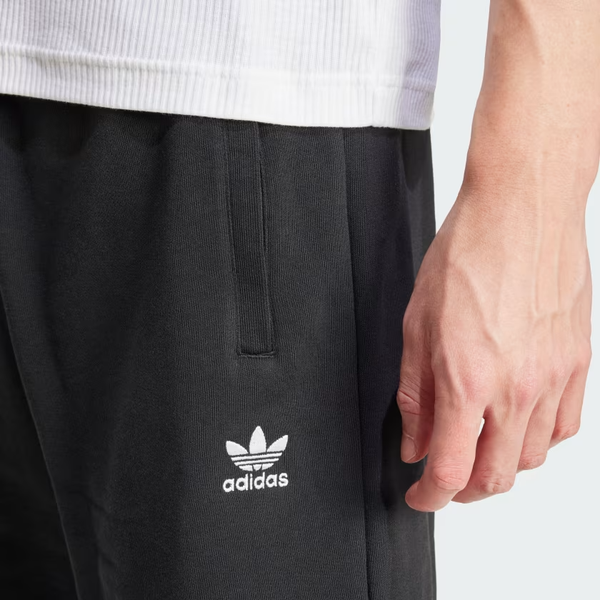 Quần short adidas Essentials Ba lá Nam - IY8520 