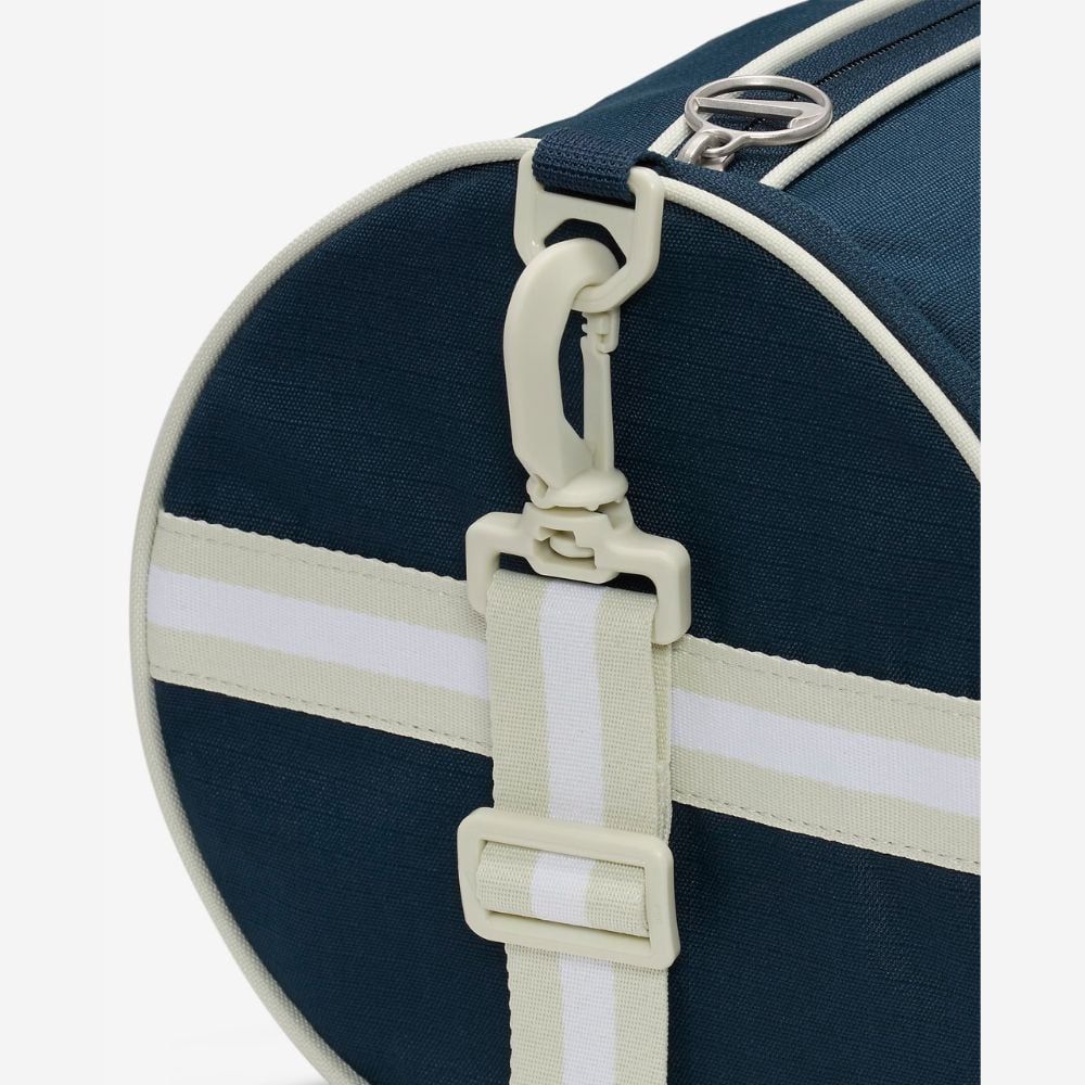  Túi duffle Nike HERITAGE DUFF - RETRO Unisex - DR6261-478 