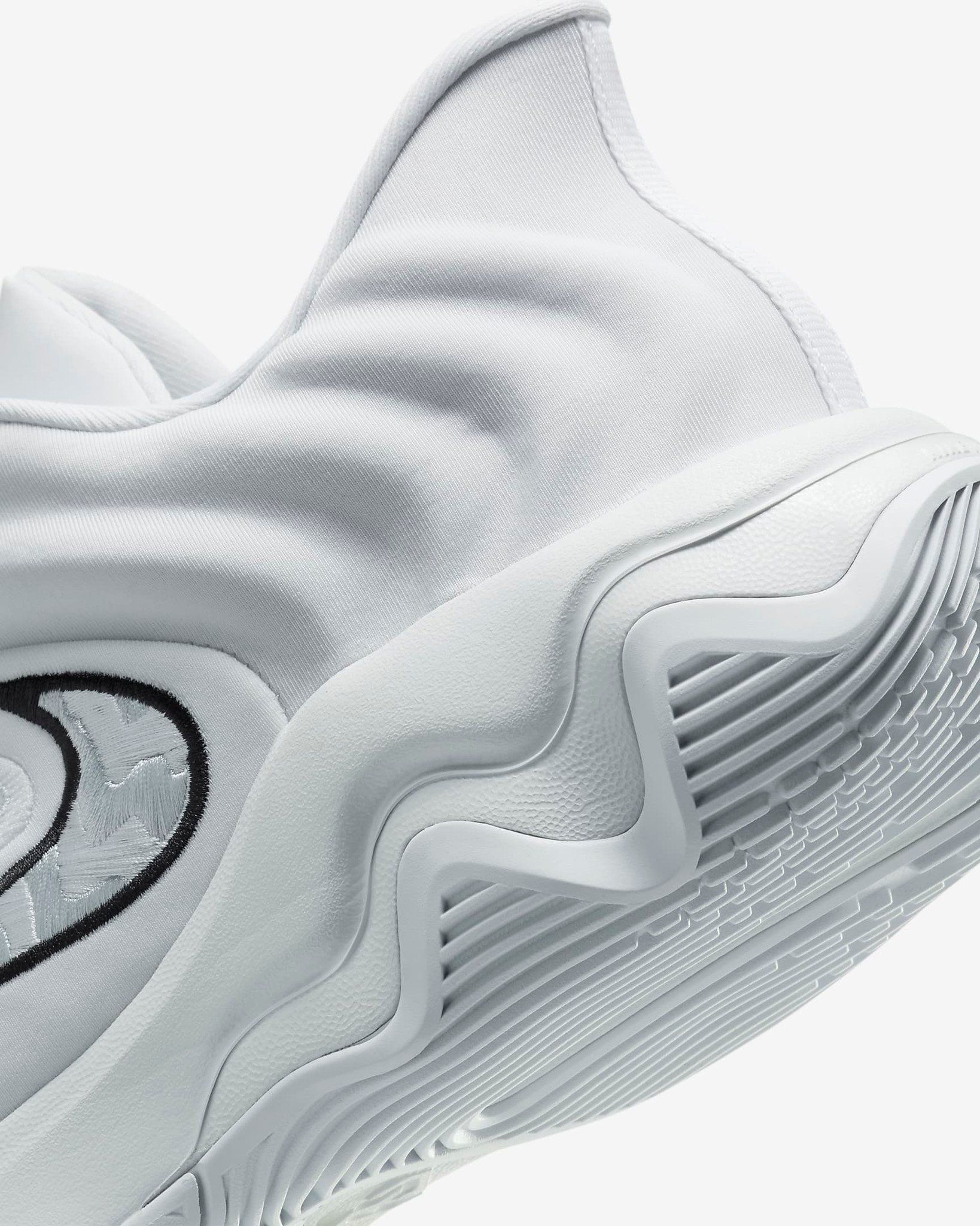  Giày bóng rổ Nike Giannis Immortality 4 EP nam FQ3681-100 