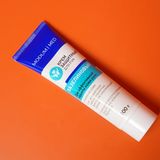 Kem dưỡng tay với lớp Vaseline bảo vệ