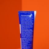Kem dưỡng tay với lớp Vaseline bảo vệ