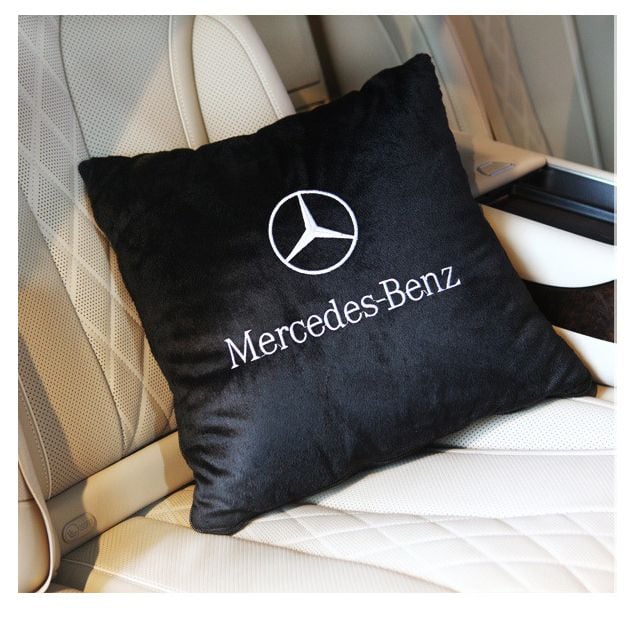 gối kiêm chăn gấp gọn logo mercedez