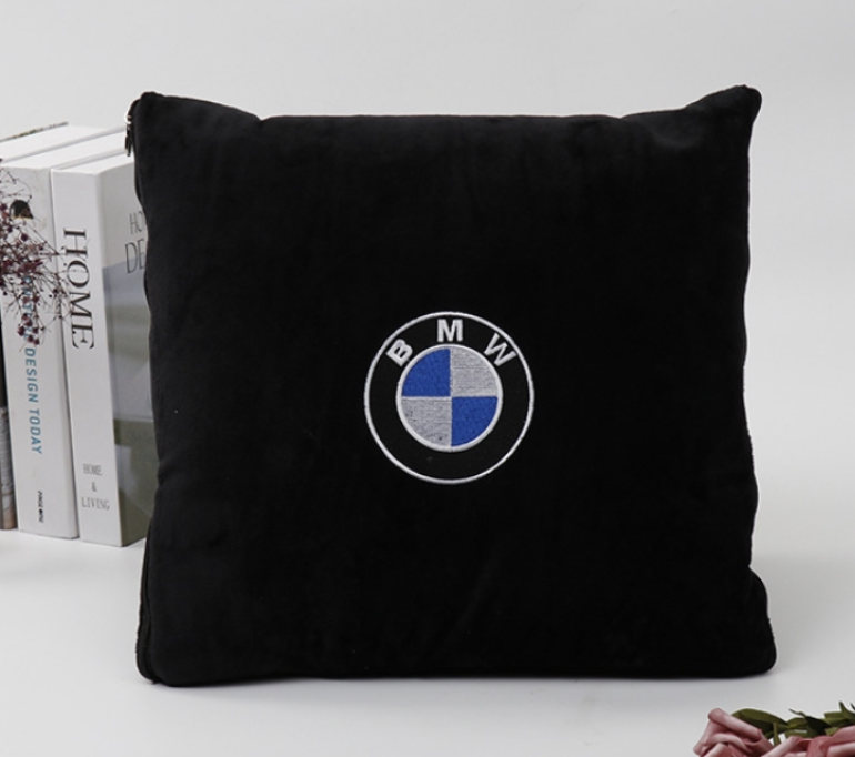 chăn ô tô kiêm gối gấp gọn BMW