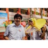 Áo mưa ngộ nghĩnh kiểu dáng con vịt cho bé năng động thích nghịch trời mưa bền bỉ màu vàng hàng cao cấp