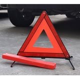 Tam giác phản quang cảnh báo nguy hiểm cho xe ô tô khi dừng, đỗ giữa đường do hỏng hóc, trục trặc về máy móc