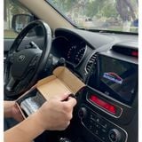 BỘ HIỂN THỊ THÔNG TIN TỐC ĐỘ LÊN KÍNH LÁI Ô TÔ XE HƠI HUD V8 MÀU TRẮNG ĐƠN GIẢN GIÁ RẺ