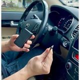 BỘ HIỂN THỊ THÔNG TIN TỐC ĐỘ LÊN KÍNH LÁI Ô TÔ XE HƠI HUD V8 MÀU TRẮNG ĐƠN GIẢN GIÁ RẺ