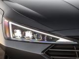 Vỏ đèn pha Hyundai Elantra bằng nhựa trong suốt, dành cho Hyundai Elantra, chất lượng cao. Vỏ này có một lớp phủ đặc biệt bằng gốm cao cấp, cung cấp khả năng chống mài mòn và lão hóa đặc biệt, đảm bảo độ bền lâu dài.
