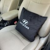 Gối tựa lưng và chăn logo Hyundai 2 trong 1  - Sử dụng làm tựa lưng chăn đắp văn phòng hoặc ô tô tiện dụng chất lông tuyết