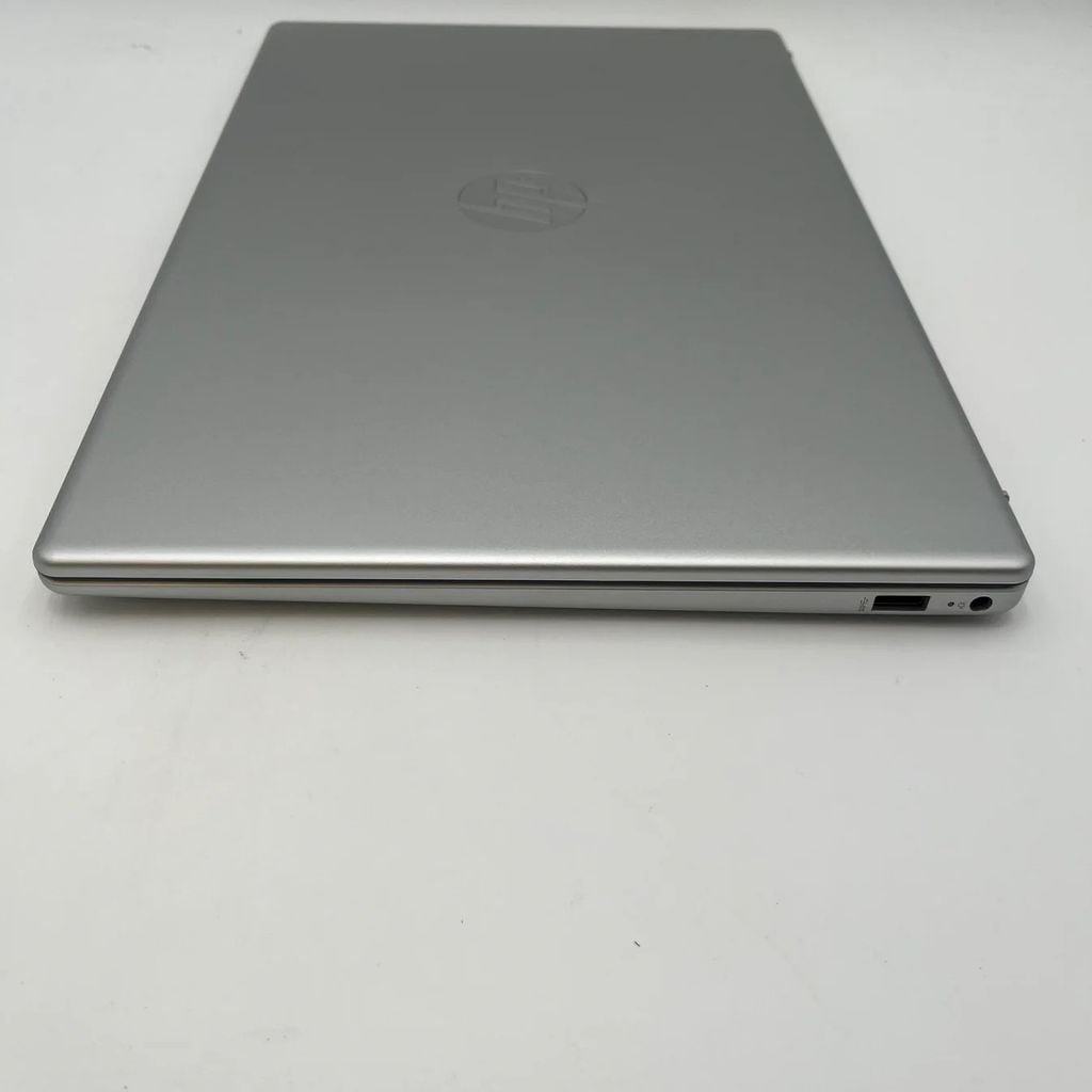 Laptop HP 15-fd0005dx (Core i5-1235U, 16GB RAM, 512GB SSD, 15.6''HD Touch-Screen, Win 11, Bạc)
