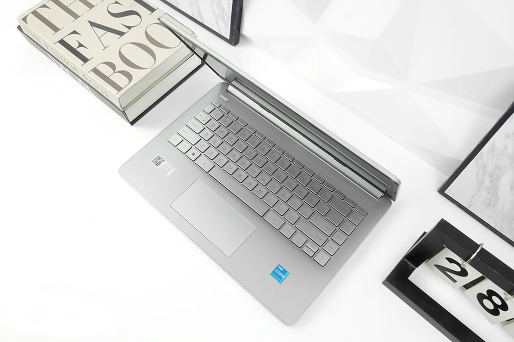 Laptop HP 14s-dq5121TU 8W355PA (Intel Core i3-1215U , 8GB , 512GB , Intel UHD , 14 inch FHD , Win 11 , Bạc)