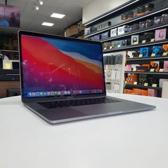 MacBook Pro 2018 15 inch ( 2.9Ghz i9/ 32GB Ram/ 1TB SSD/ Radeon Vega 16/ Gray) - Like New 99%