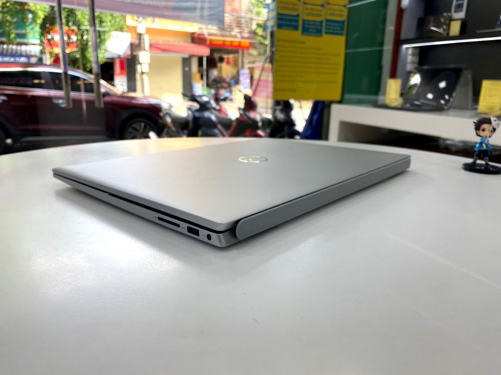 Laptop Dell Inspiron 16 5625 (Ryzen 5-5625U | 8GB | 512GB | AMD Radeon Graphics | 16 inch | Win 11 Home | Bạc)