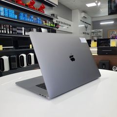 MacBook Pro 2018 15 inch ( 2.9Ghz i9/ 32GB Ram/ 1TB SSD/ Radeon Vega 16/ Gray) - Like New 99%